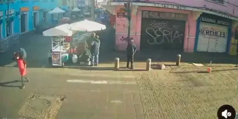 VIDEO. Accidente en el Centro Histórico de Puebla deja a joven gravemente lesionado tras ser atropellado