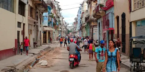 Ayuda humanitaria de México a Cuba se vende en dólares: denuncian comercialización de víveres donados