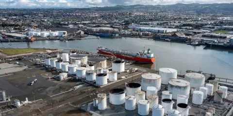 Cierre del Estrecho de Ormuz obliga a liberar petróleo de reservas mundiales