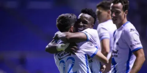 Puebla rompe racha y derrota 3-1 a Tigres en el Estadio Cuauhtémoc