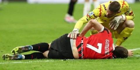 Santiago Giménez vuelve a entrenar con Milan y apunta al Derby della Madonnina ante Inter