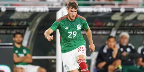 Santiago Gimenez supera su lesión y se alista para volver con AC Milan