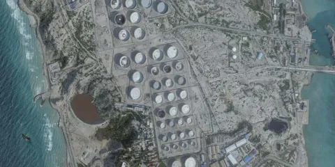 Trump presume devastador bombardeo en la isla iraní de Kharg: “Destruimos todos los objetivos militares”