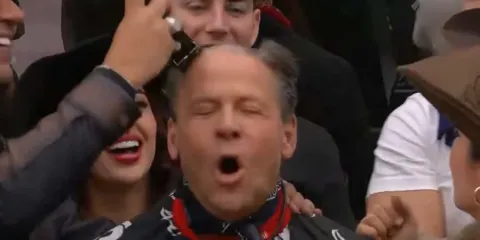 Adame sin filtro… ni cabello: así luce tras su cambio radical