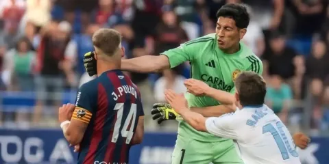 Esteban Andrada agrede a Jorge Pulido tras ser expulsado en Zaragoza vs Huesca