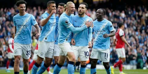 Manchester City vence al Arsenal y reaviva la lucha por la Premier League