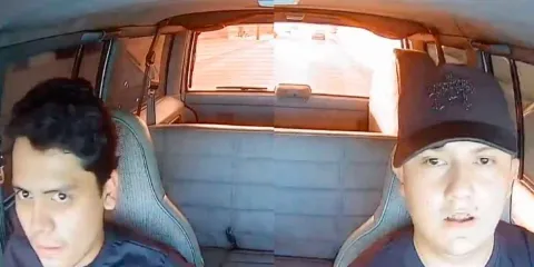 VIDEO. Dos jóvenes roban auto, pero se llevan tremenda sorpresa dentro del vehículo