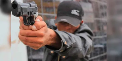 IMÁGENES SENSIBLES.  Video exhibe a sicario solitario en masacre de 4 mujeres en Culiacán