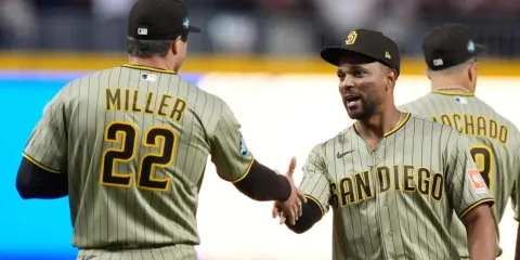 Padres vencen a Diamondbacks en Ciudad de México con récord histórico de Mason Miller