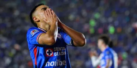 Cruz Azul no concreta y Pumas saca oro con el empate en la ida de la final