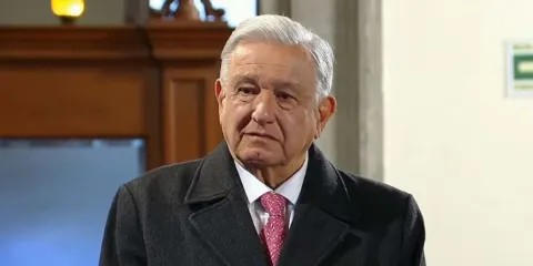 AMLO reaparece y respalda a Sheinbaum: acusa a funcionarios de EU de intentar debilitar a Morena