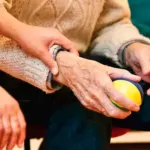 Oler flatulencias podría ayudar a proteger el cerebro del Alzheimer, según estudio