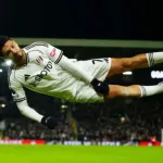 Golazo de Raúl Jiménez le da tres puntos al Fulham frente al Chelsea