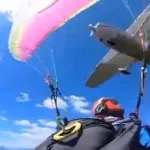 Avioneta arrolla parapente en el aire y deja escena estremecedora
