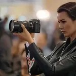 Modelo rusa muere atropellada mientras grababa para su blog