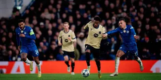 Chelsea domina y hunde al Barça en Stamford Bridge: expulsión de Araujo y noche negra azulgrana (3-0)