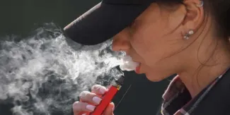 Endurecen ley contra vapeadores: podrían imponer penas de hasta 8 años