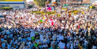 Miles marchan en Uruapan para exigir justicia por el asesinato de Carlos Manzo