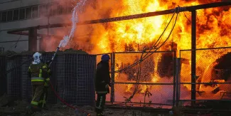 Ataque masivo de Rusia sobre Kiev deja edificios en llamas y cortes de energía