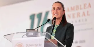 Claudia Sheinbaum formaliza invitación a México al papa León XIV