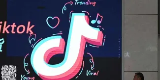 Aumenta 150% la eliminación de TikTok en EU tras su compra por parte de aliados de Trump 