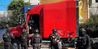 Recuperan tráiler robado en Puebla tras operativo aéreo y terrestre en la Central de Abasto