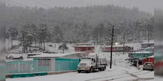 VIDEO. Tormenta invernal cubre de nieve a comunidades de Durango