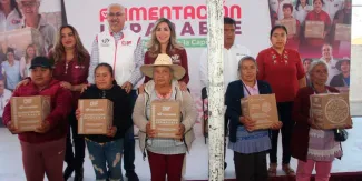 Gobierno de Pepe Chedraui entregó apoyos alimentarios a familias de Guadalupe Tecola