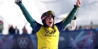 Josie Baff hace historia y gana el oro en snowboard cross en Milán-Cortina 2026