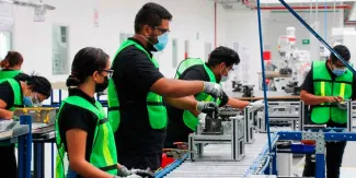 Senado aprueba reducción de jornada laboral a 40 horas; reforma será gradual hasta 2030