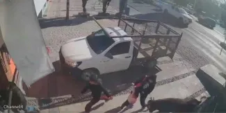 oro escapa y embiste a una familia con una menor que salen proyectados por el aire