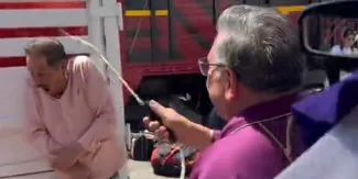 ¡De una vez bendecidos y desinfectados! El padre que no se anda con gotas