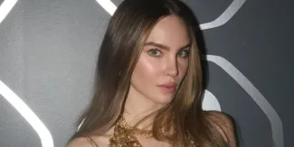 Belinda simula un asalto en microbús durante grabación con Los Ángeles Azules