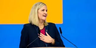 COI prohíbe atletas transgénero en pruebas femeniles rumbo a Los Ángeles 2028