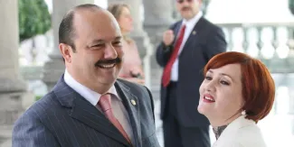 Detienen en Texas a esposa de César Duarte; analizan posible extradición