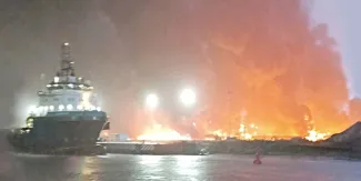 Incendio en Dos Bocas por desborde de aguas aceitosas deja cinco muertos; Pemex asegura que no hay peligro