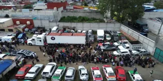Rescate masivo en Xalapa: migrantes viajaban ocultos en tráiler asegurado por robo