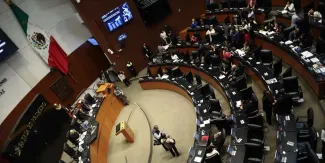 Senado aprueba en lo general Plan B; PT busca frenar revocación de mandato