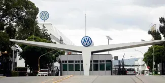 Volkswagen Puebla no prevé despidos pese a reestructuración global, afirma Marcelo Ebrard