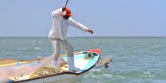 Gobierno de México respalda a pescadores afectados por derrame en el Golfo de México