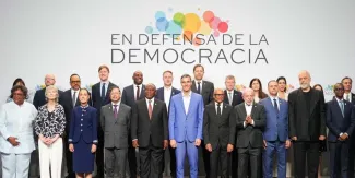 Sheinbaum llama a defender la democracia y la paz en Cumbre de Barcelona