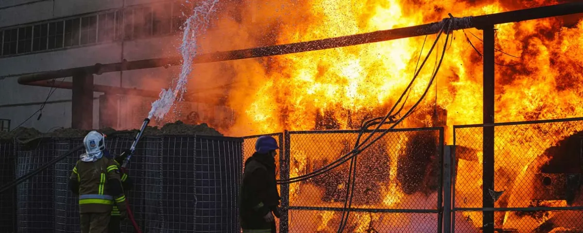 Ataque masivo de Rusia sobre Kiev deja edificios en llamas y cortes de energía