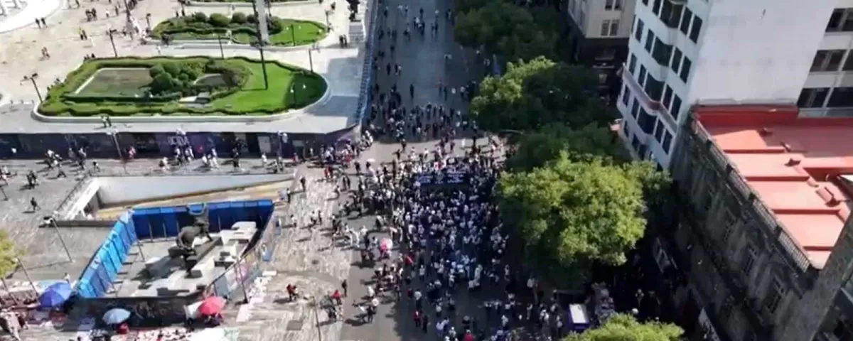 Ciudad de México. El evento convocado por el grupo autodenominado "Generación Z" para la denominada Jornada Nacional de Silencio por la Paz, efectuada este día, registró una participación limitada.
