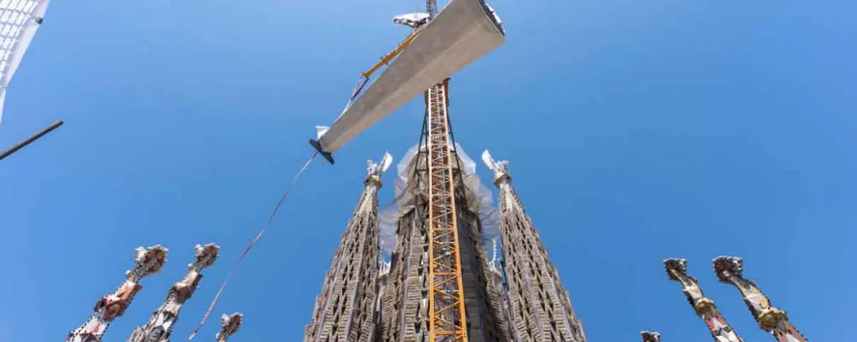 La Sagrada Familia concluye la Torre de Jesucristo y se vuelve la iglesia más alta del mundo 