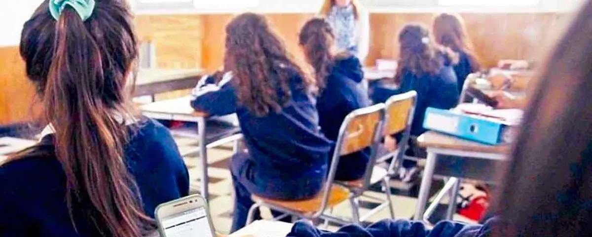Prohibición de celulares en escuelas avanza en México:  SEP analiza medida nacional