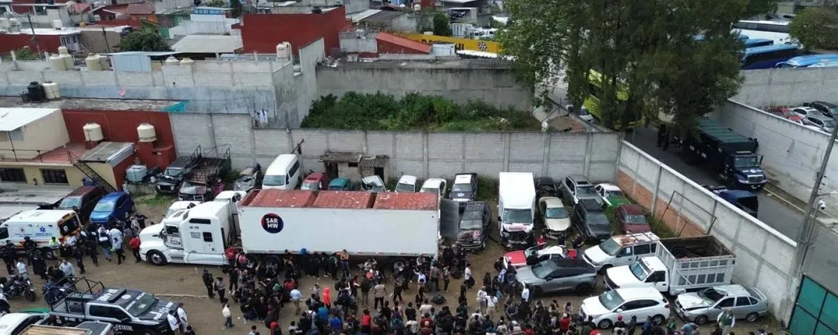 Rescate masivo en Xalapa: migrantes viajaban ocultos en tráiler asegurado por robo