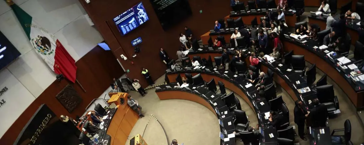 Senado aprueba en lo general Plan B; PT busca frenar revocación de mandato