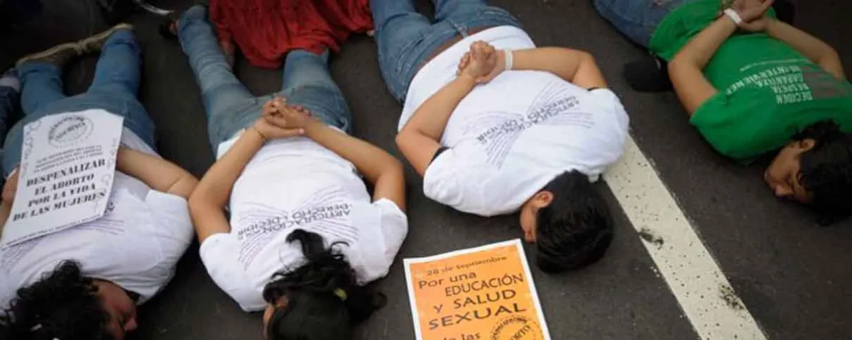 Sheinbaum revisará casos de mujeres presas por abortar en México