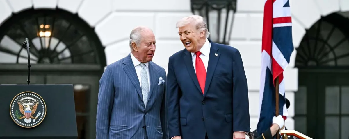 FOTO de Donald Trump y Carlos III como “dos reyes” desata críticas en la Casa Blanca