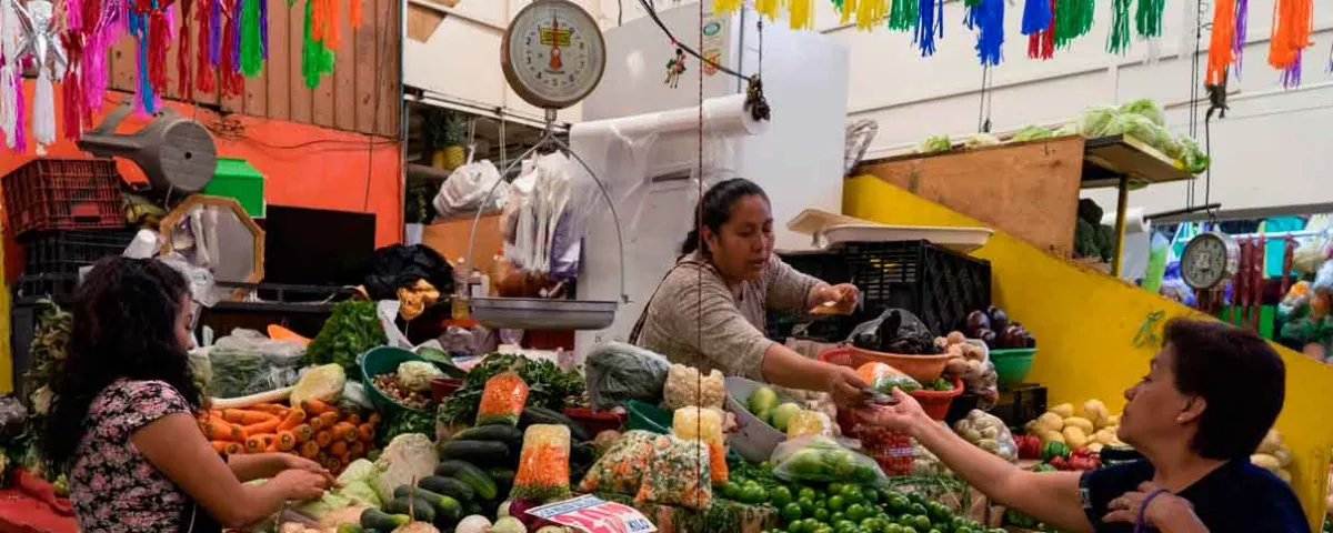 Inflación sube a 4.53 %: frutas y verduras se disparan abril en México